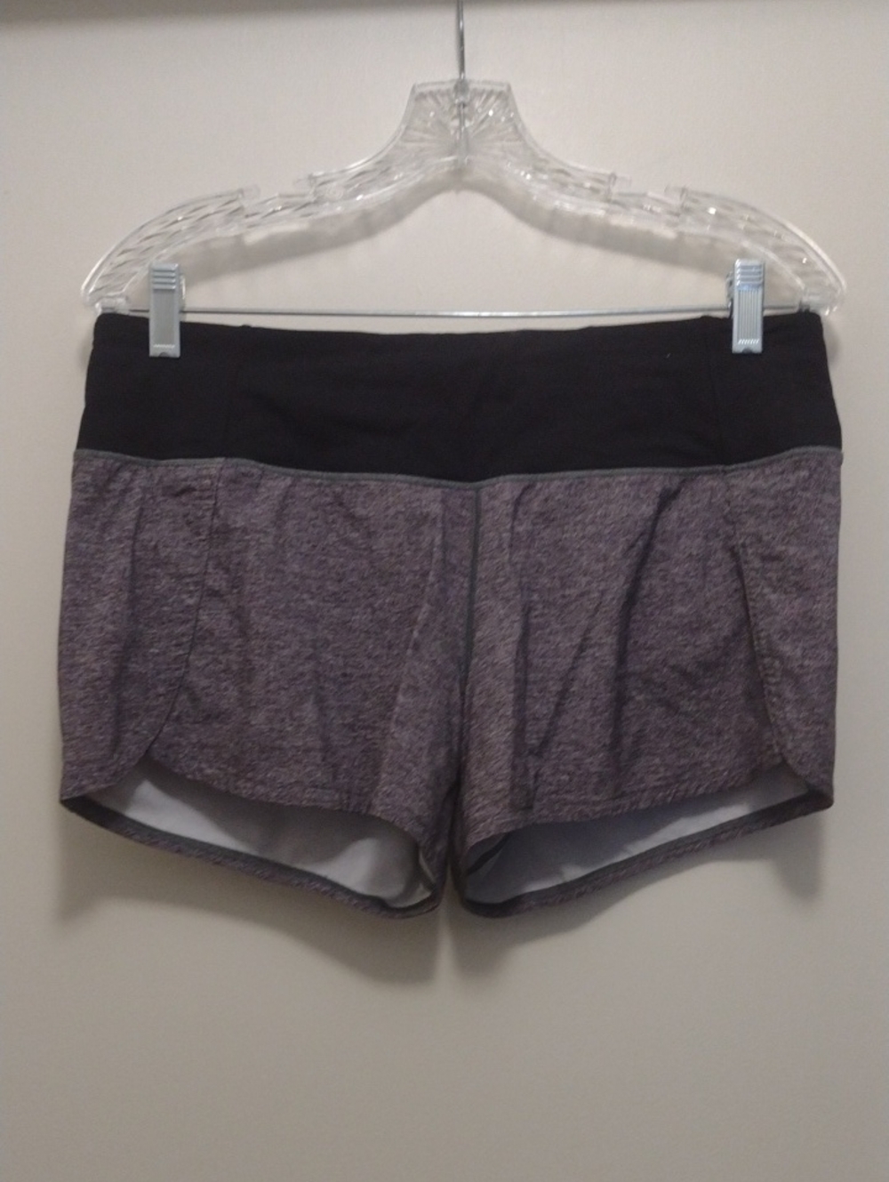 Lululemon Women's Heathered Gray Athletic Shorts (J831)
